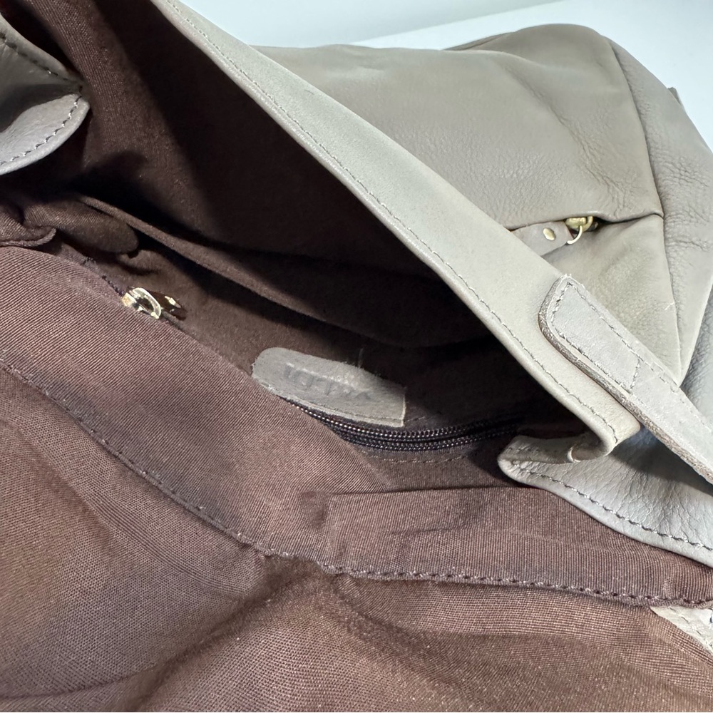 Valdi Leather Backpack - Picture 8 of 9
